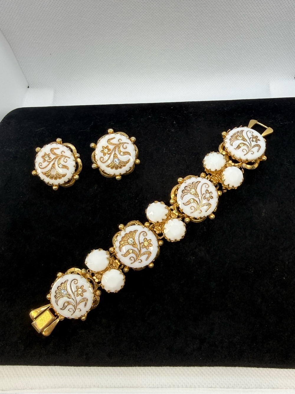 Vintage Milk Glass Floral Bracelet & Clip Earrings Demi Parure Set